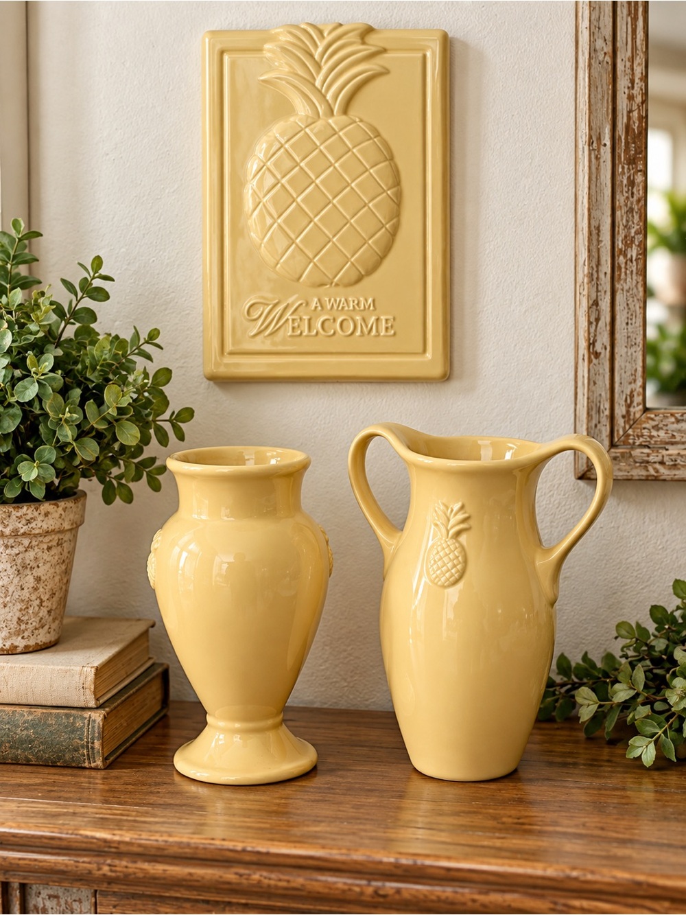 Hallmark Signature Pineapple Welcome Ceramic Decor Set